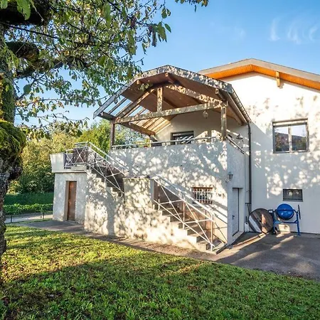 Maison Vue Semnoz فيلة *